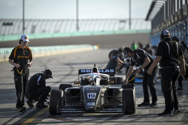 Douglas lays down a marker at Homestead-Miami-3